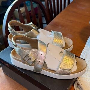 Vionic Women's Gold Sandals